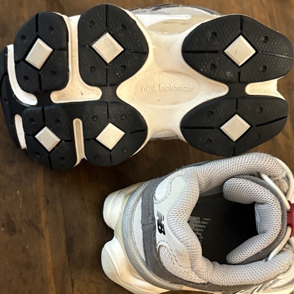 New Balance Kids' Sneakers in Gray and Red - Picture 3 of 4